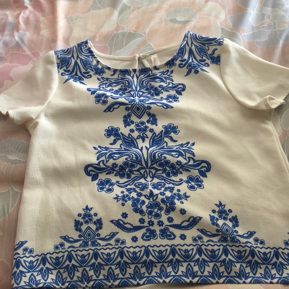 Blue and white top